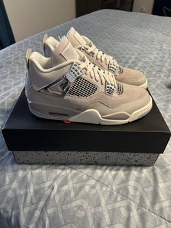 Air Jordan 4 Frozen Moments Retro Size 9.5 Mens Brand New Dead Stock. 