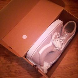 Women's Size 10 Vans Brand New Never Worn 45$. 