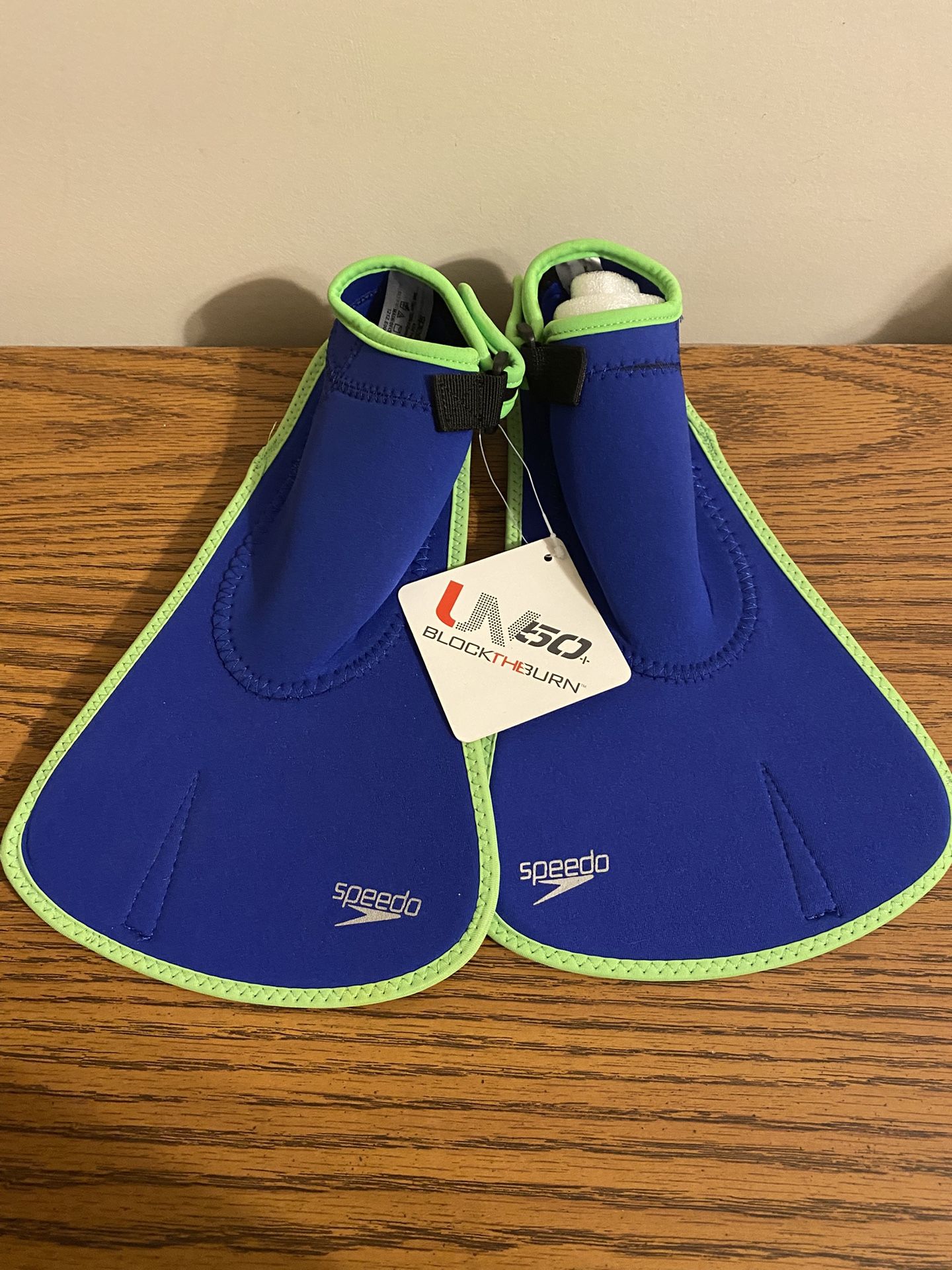 NWT Children’s Speedo Training Fins Size S/M Shoe Size 10-12