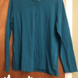 Womens d and co top size med