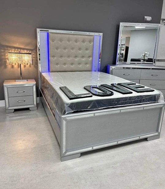 Bedroom Set 4 Pcs Silver Set LED Lights NEW