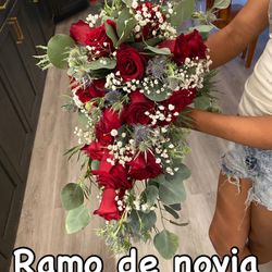 Brides Bouquets, Centerpieces, Corsages Boutonnières 