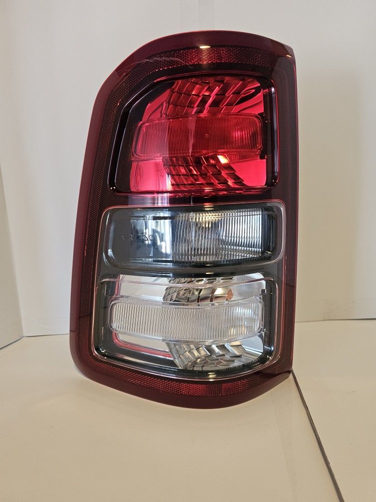 2019-2022 Use Dodge Ram 1500 Halogen Taillight Driver Side