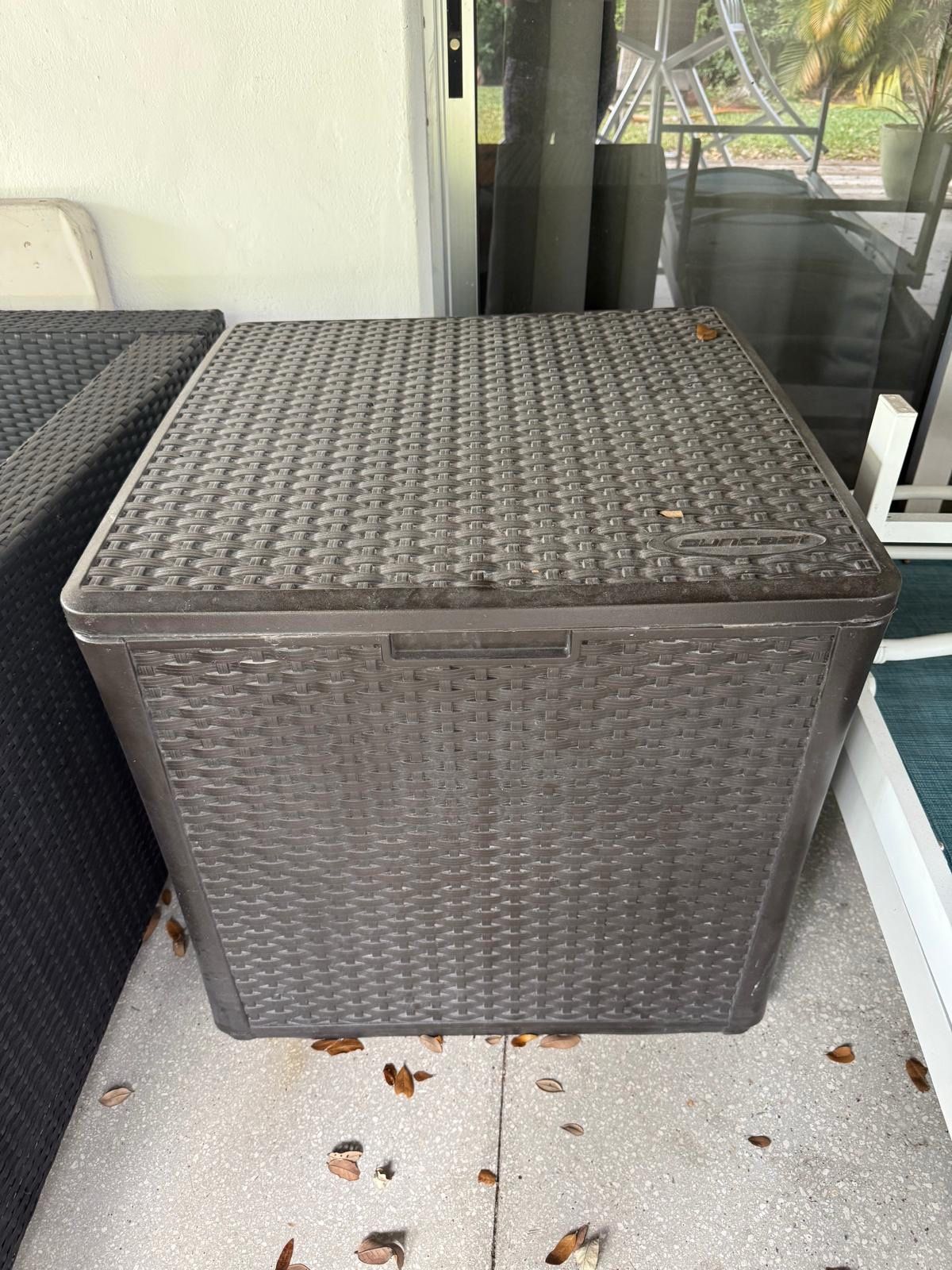 Outside storage bin