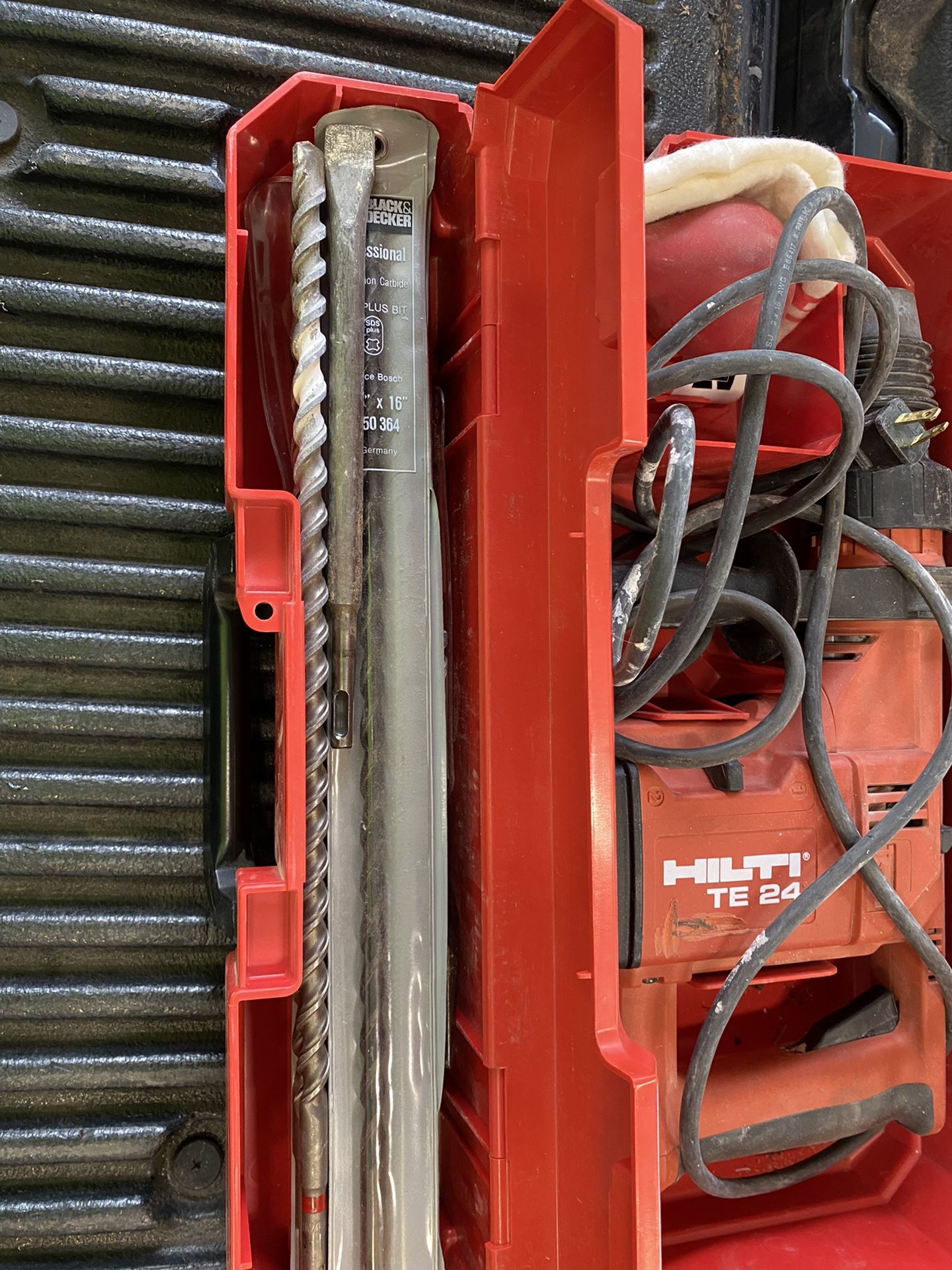 HILTI Rotary Hammer Drill Te24 W/ Case And Drill Bits