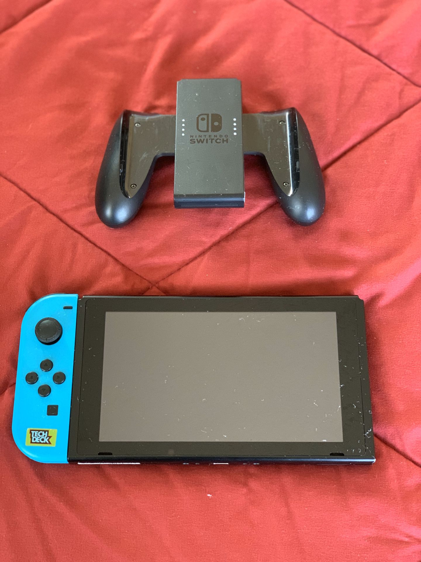 Nintendo Switch (Missing the red side)