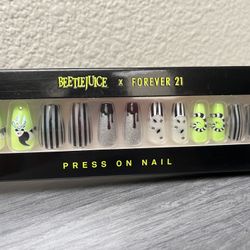 New Beetlejuice x Forever 21 Press-on Nails