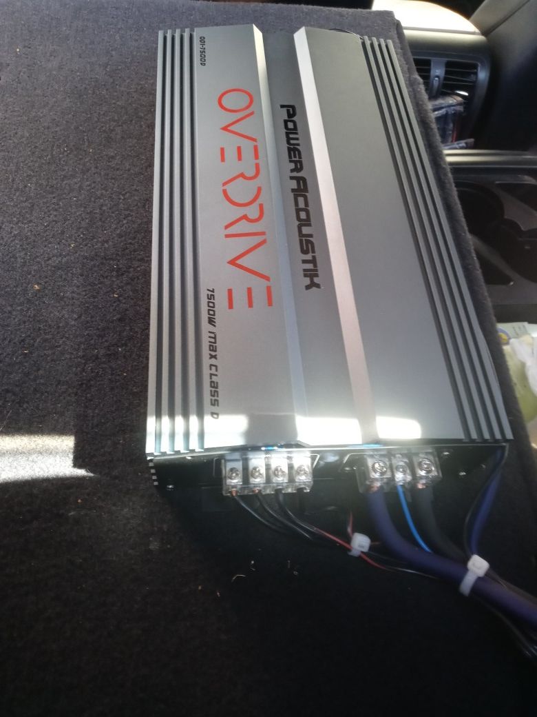 7500 watts class d 1 channel amplifier need sold today 250obo