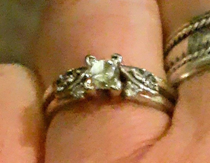 Engagement/wedding ring 