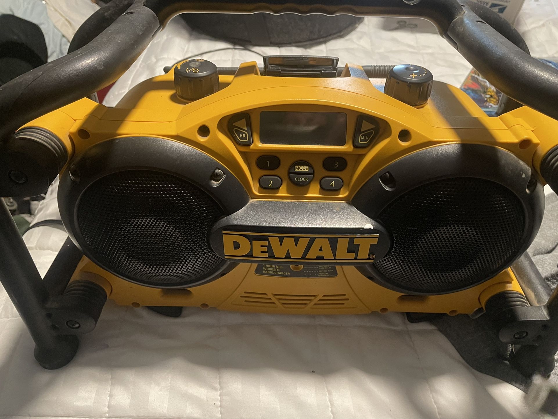 De Walt jobsite radio