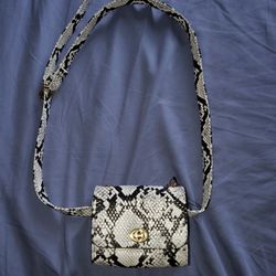 *NWOT* White + Black Faux Snake Skin Mini Belt Bag/ Shoulder Bag 
