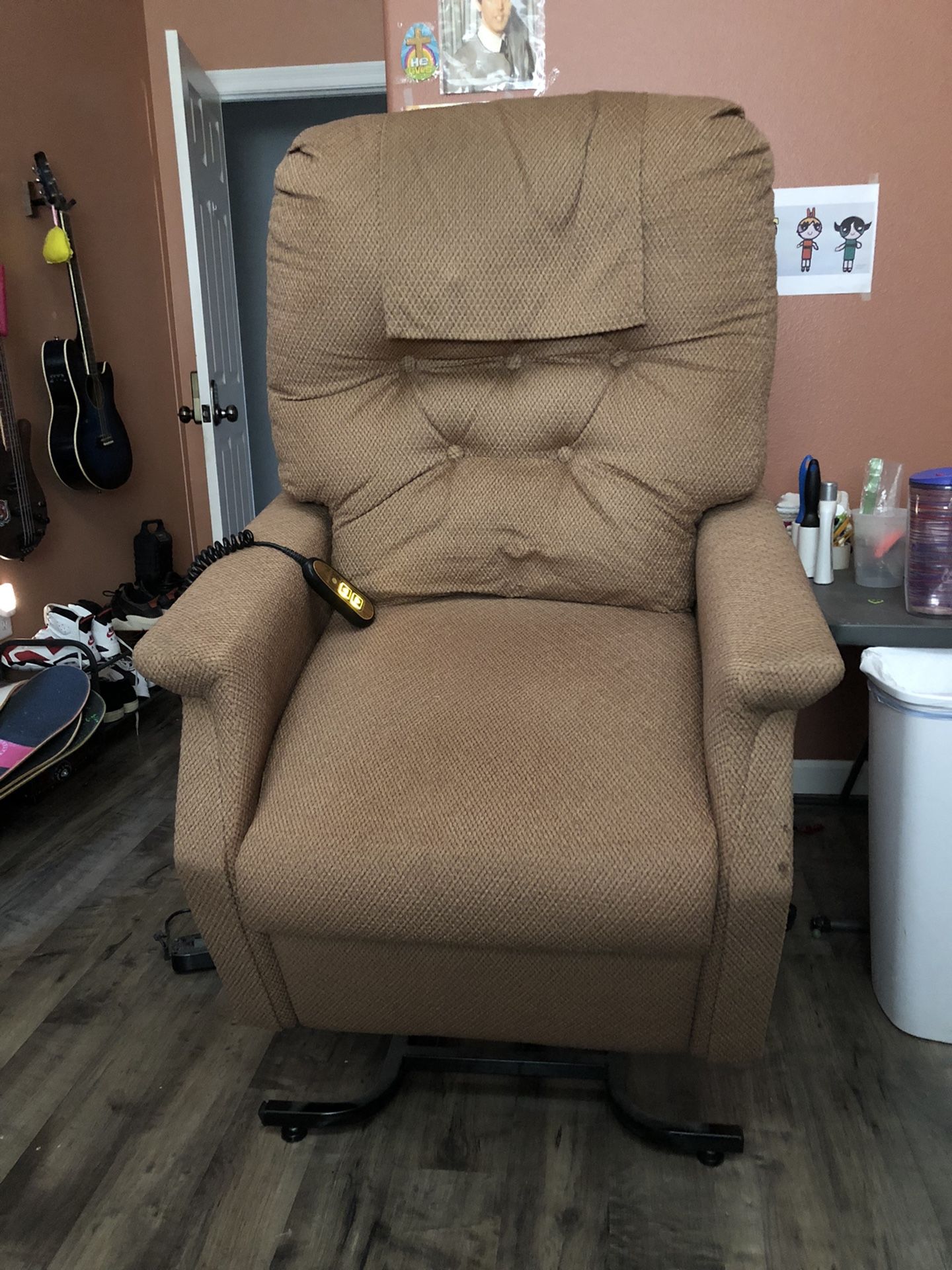 Small Lift Chair for Sale in Alta Loma, CA OfferUp
