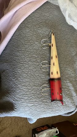 Fishing lure coat hanger