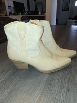 Women's Size 8.5 Ariat Western Cowboy Boots Tan Brown Ankle Work dress Travel 