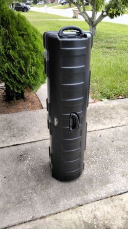 SKB hard shell wheeled golf  travel case (no key)