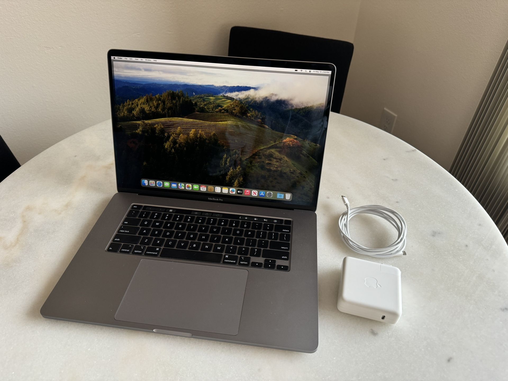 Apple MacBook Pro 2019 - 16”