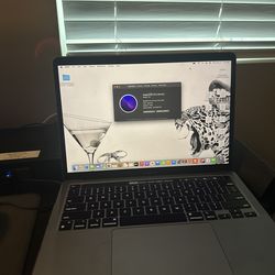 Macbook pro 13 in M2 8GB