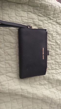 Michael kors wristlet wallet in excellent condition