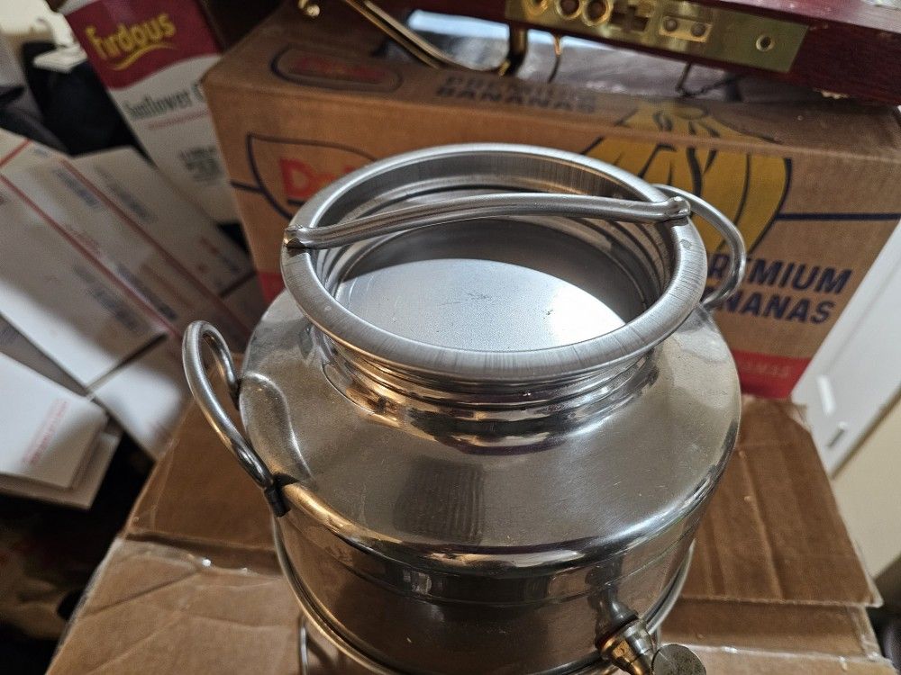 Oil Dispenser 3 Litre With Dtand  EXCELLENT CONDITION