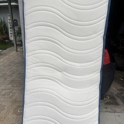 Twin bed 8 Inch Thickness . Small Frame Included