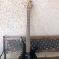 Yamaha Bajo Electrico Nino