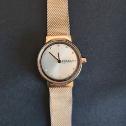 ​Skagen Freja Rose Gold-Tone Mesh Watch (SKW2665) – New Battery Installed