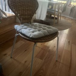 4 Dining table chair, good condition with cushion