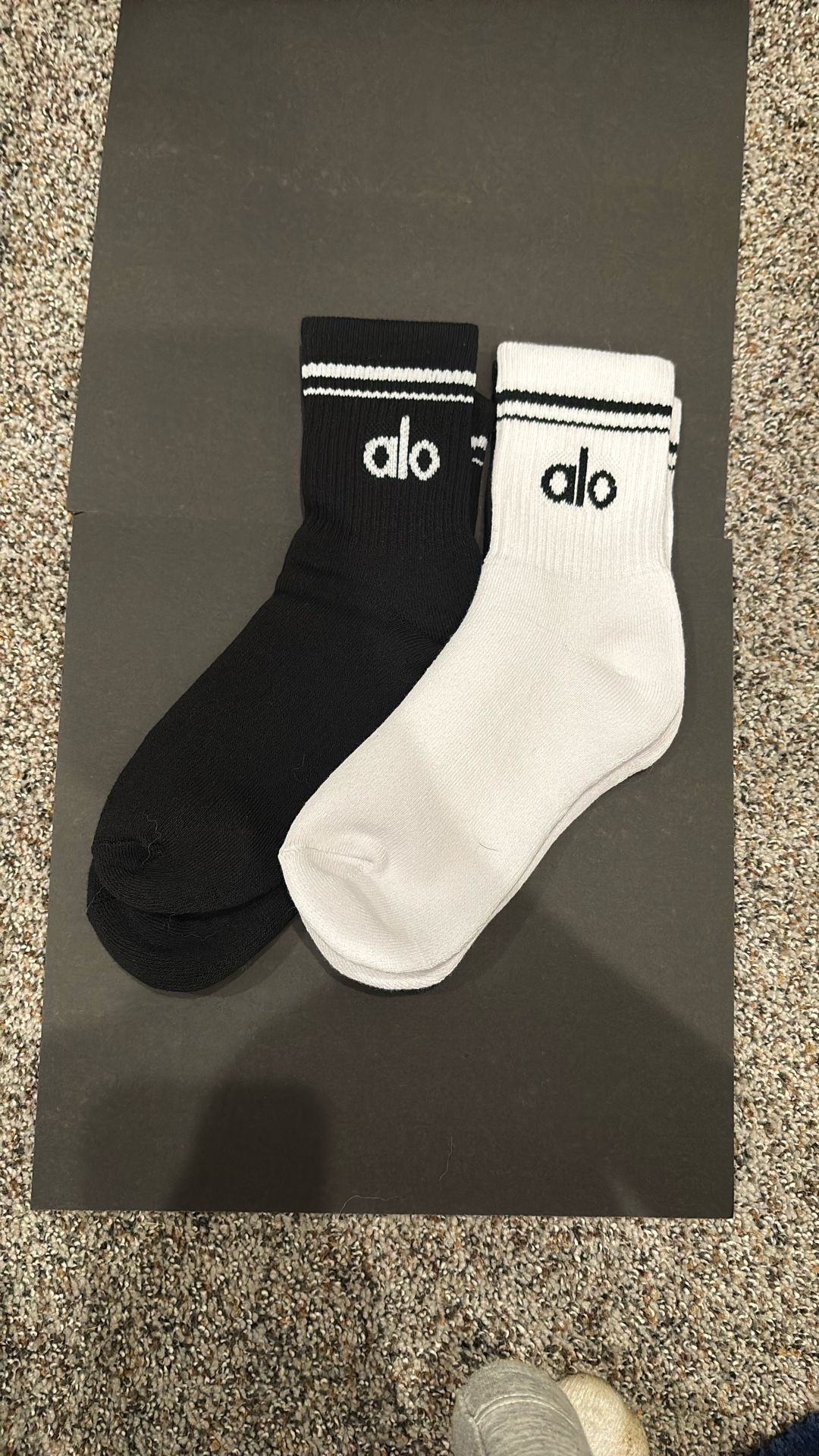 2 Pairs Of Alo Yoga Unisex Throwback Socks Black And White