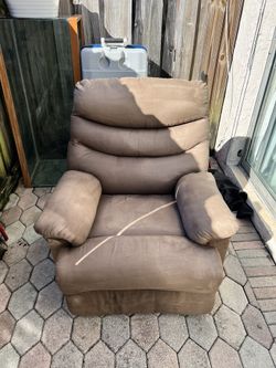 Recliner Need Gone Today
