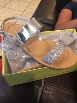 Sandals size 10