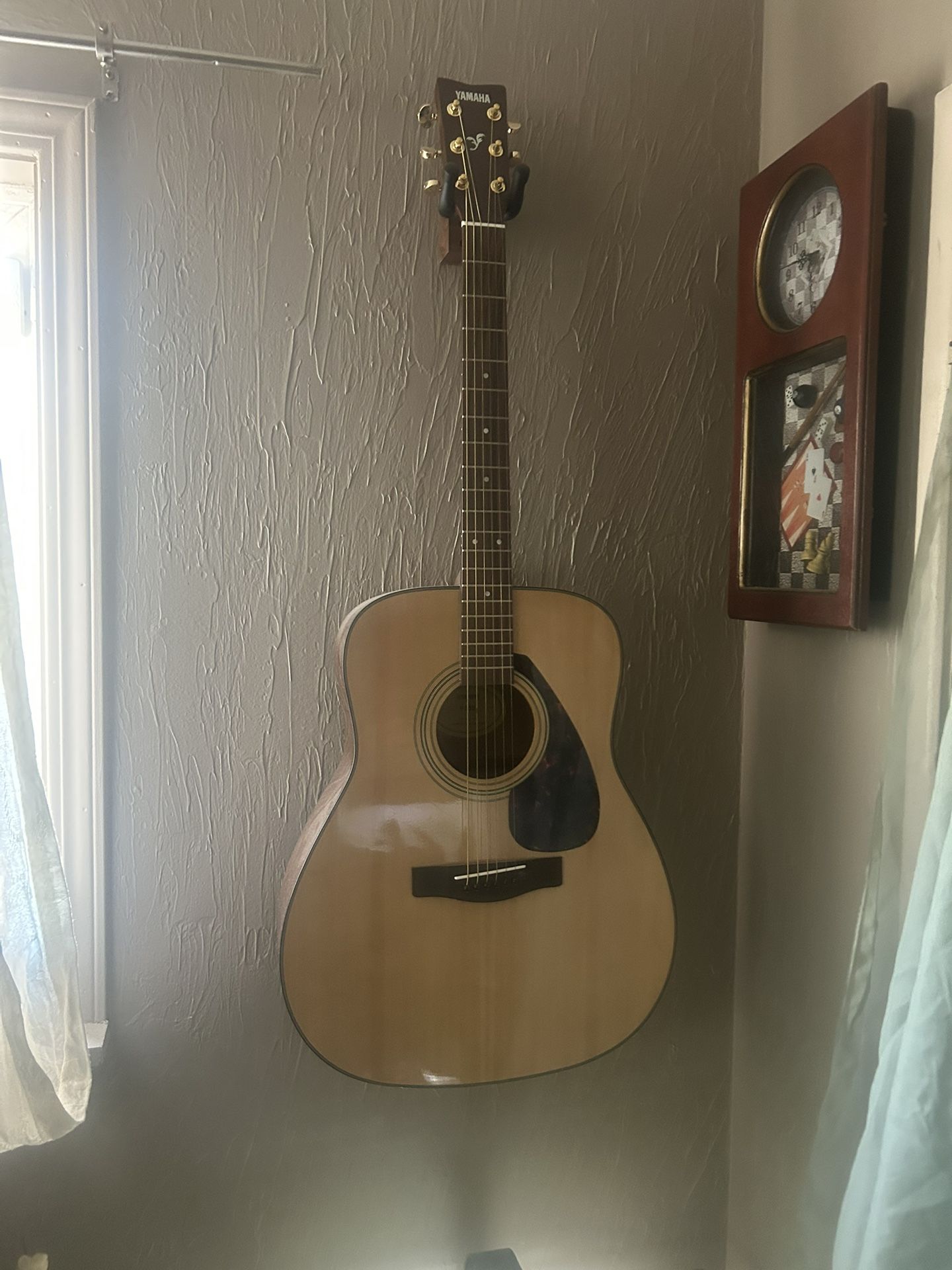 Yamaha F335 Acoustic Guitar