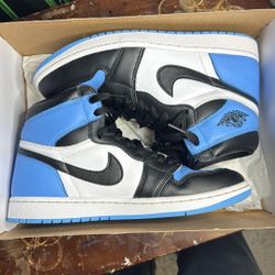 Jordan 1 UNC toe