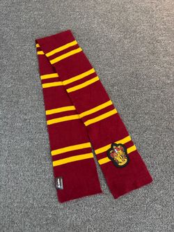 Harry Potter Wizarding World Gryffindor Scarf