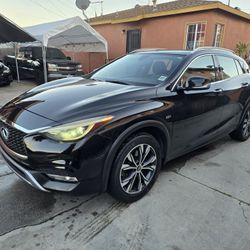 2017 Infiniti QX30 