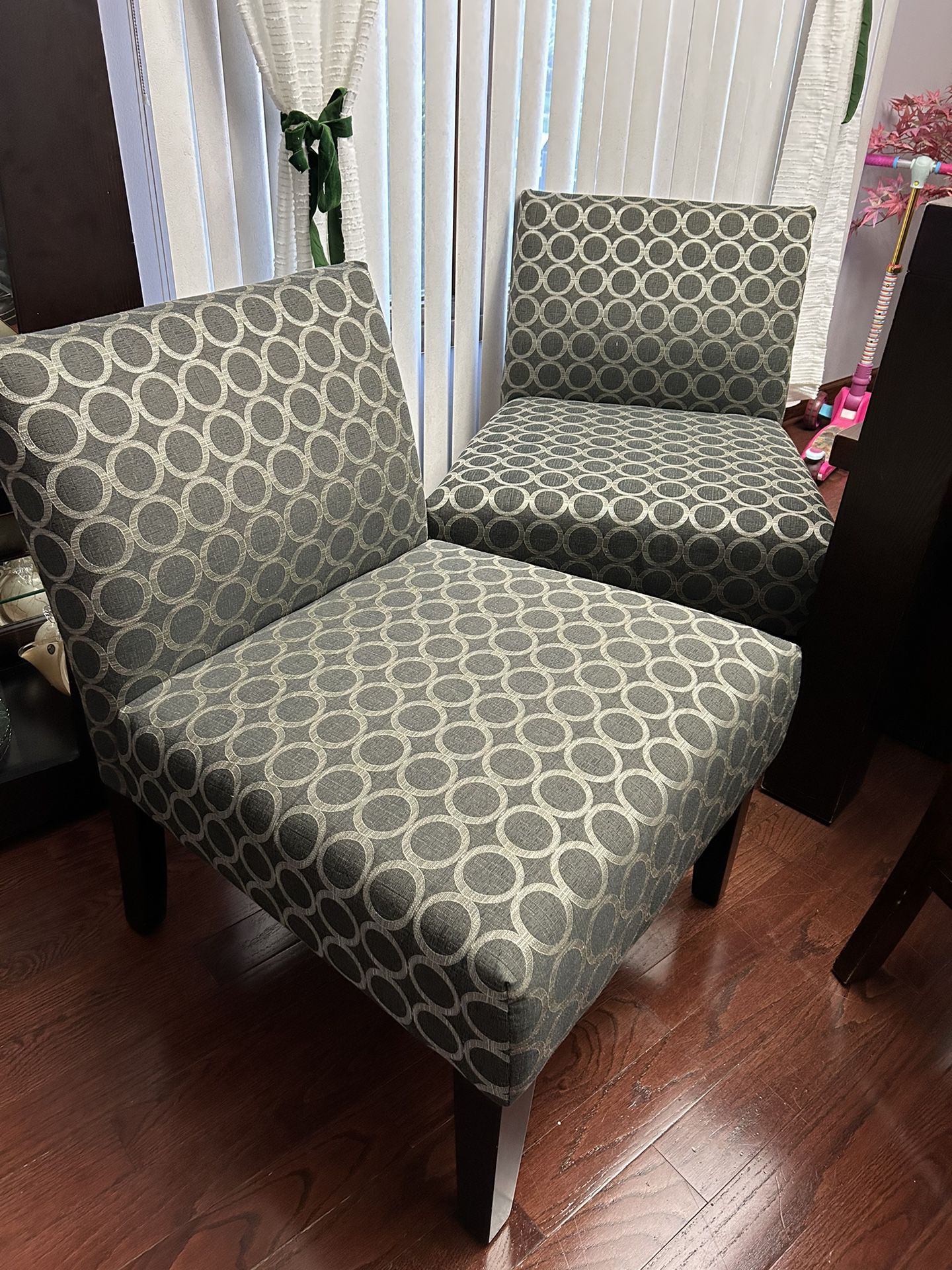 Set Of 2 Accent Chairs 