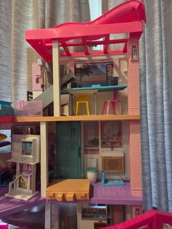 Barbie Dreamhouse with Accessories – Good Condition