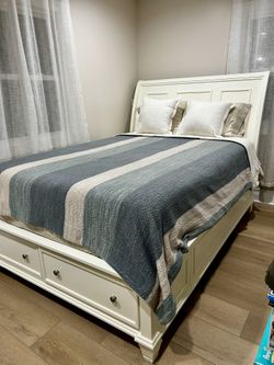 Cream/white Queen Size Modern Bed