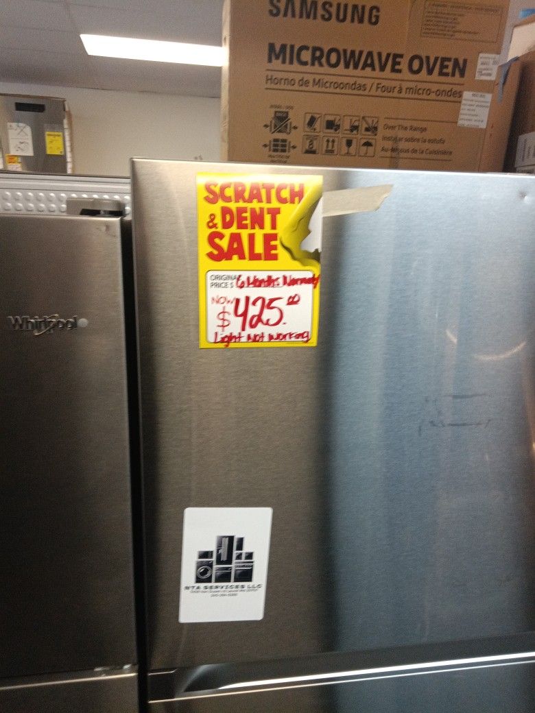 New Scratch & Dent Samsung Refrigerator For Only $425🤯💥!! With Six Months Of Warranty!!!