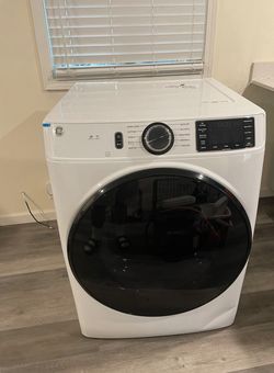 7.8 cu.ft. Smart Front Load Gas Dryer in White with Sanitize Cycle, ENERGY STAR