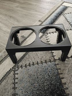 Dog or cat feeder