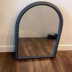 20” x 26” Arched Decorative Wall Mirror – Dark Textured Frame