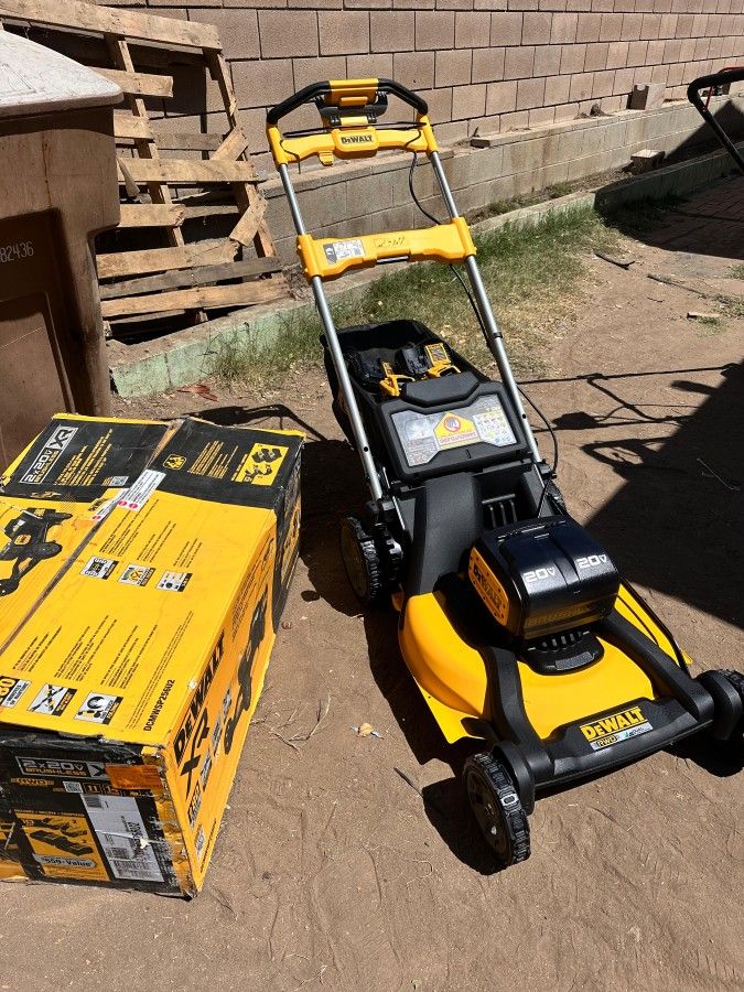 DEWALT
2x20V MAX 21 in. Cordless Battery Powered Self Propelled Lawn Mower Kit with (2) 10 Ah Batteries and Chargers