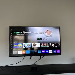 44” Vizio Smart TV **Roku 4K Included**