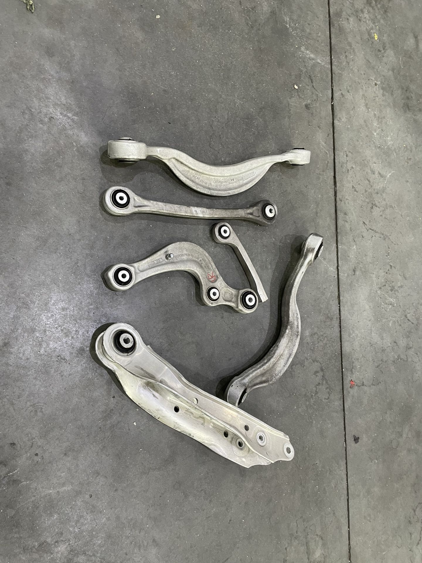 Audi Q5/SQ5 2021 Rear Right Control Arms