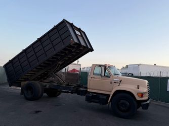 Dump truck