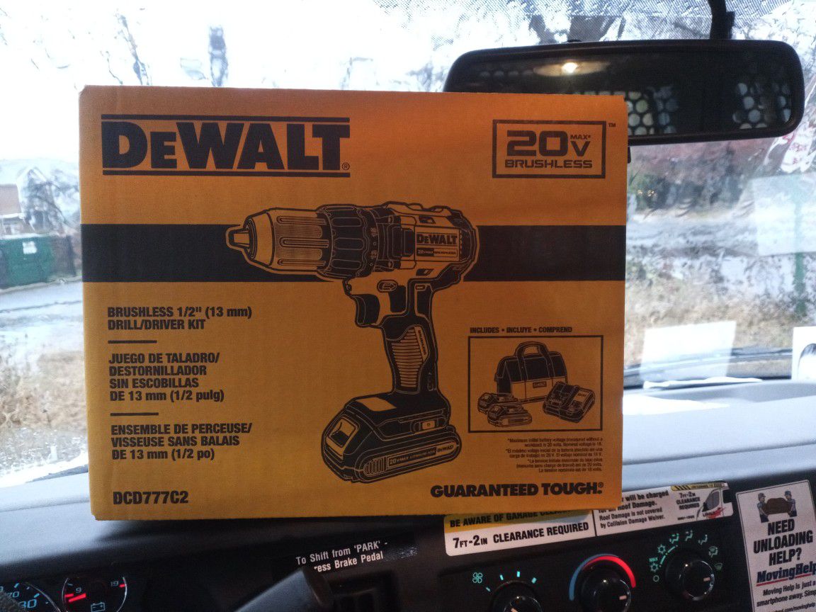 DeWALT 20V Brushless 1/2 in  Drill/Driver Kit