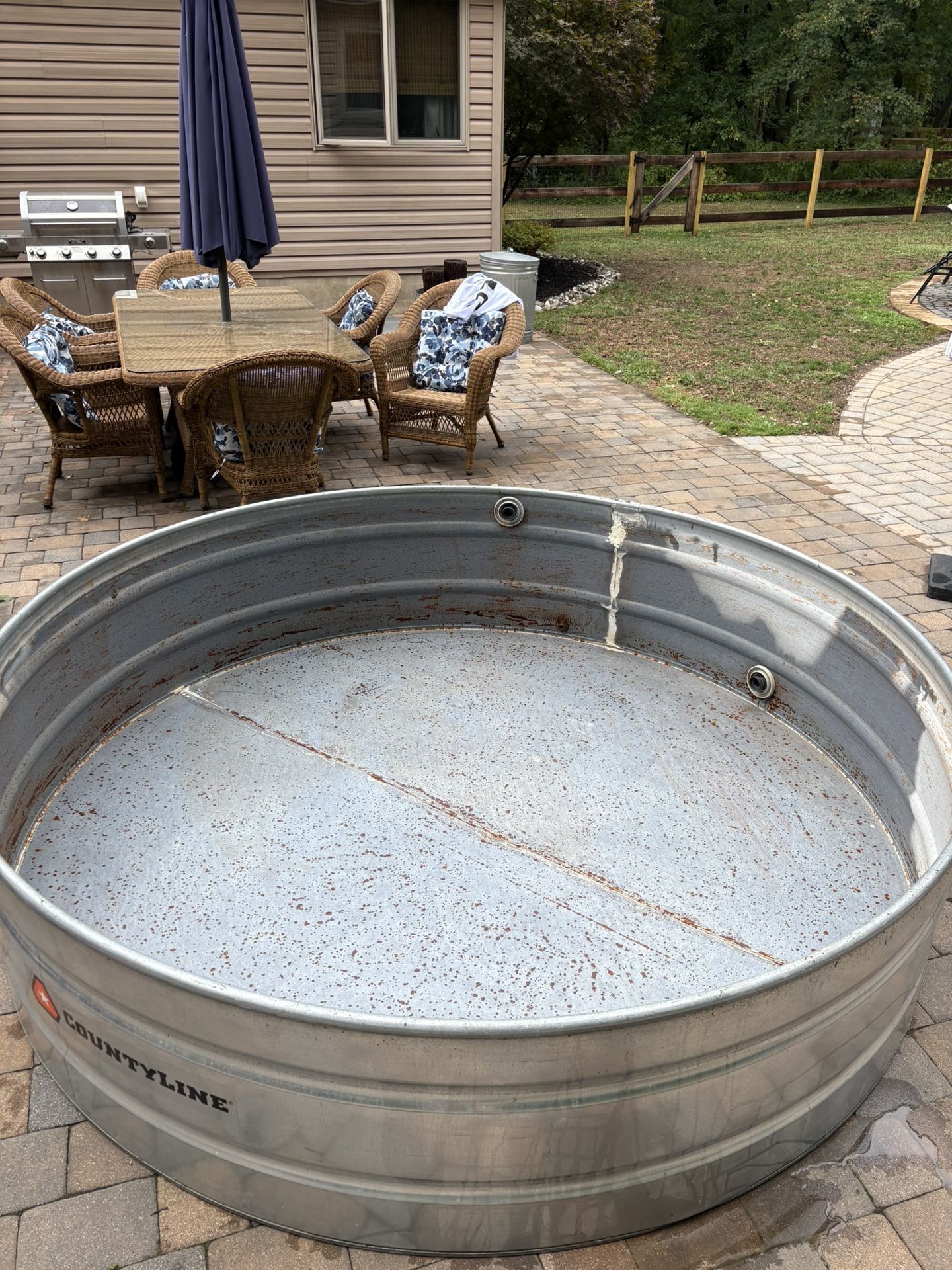 8 Ft Round Stock Tank