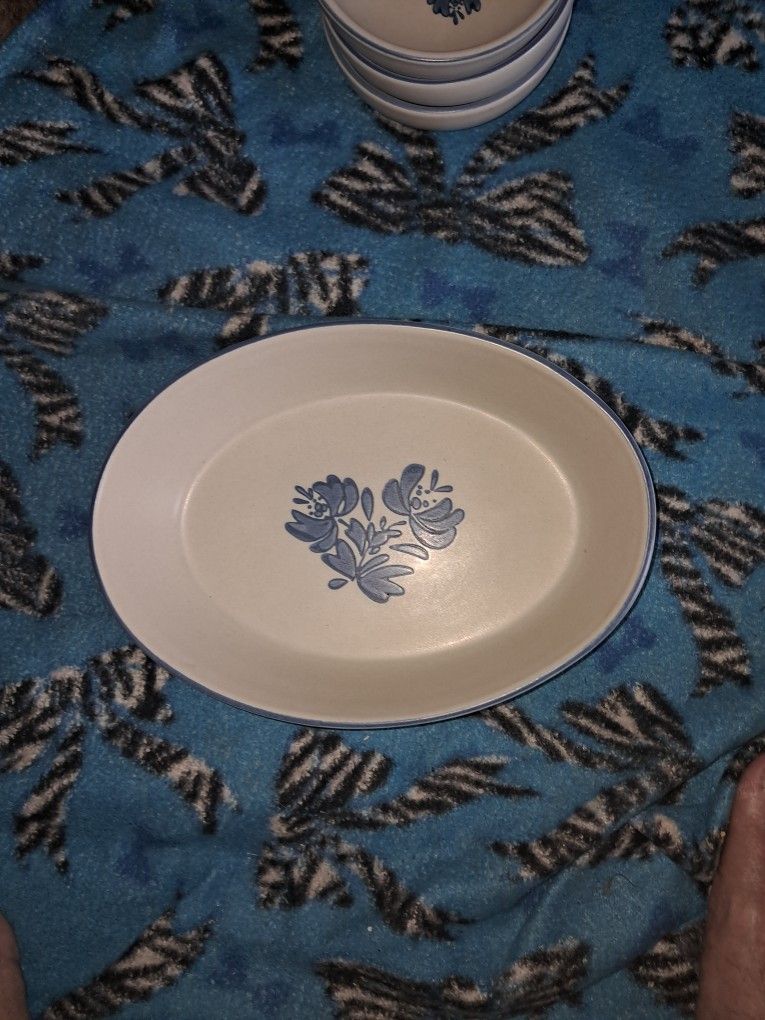 Pfaltzgraff Yorktowne Oval Baking Dish