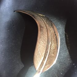 UNBRANDED - GOLDTONE REED LEAF BROOCH PIN - 2 1/4" X 1"