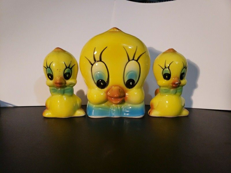 Vintage Tweety Bird Napkin Holder & Salt And Pepper Shakers